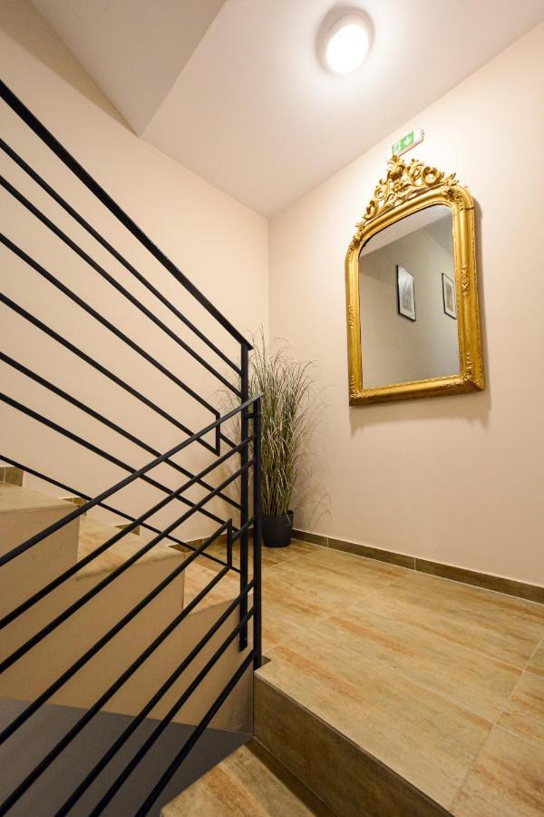 Mandarin Premium Apartments Târgu-Mureş Exteriör bild